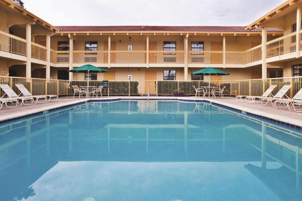 La Quinta Inn & Suites by Wyndham Savannah Midtown Main image