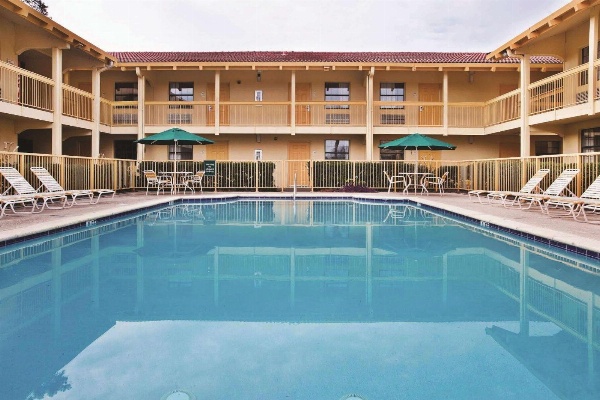 La Quinta Inn & Suites by Wyndham Savannah Midtown Main image